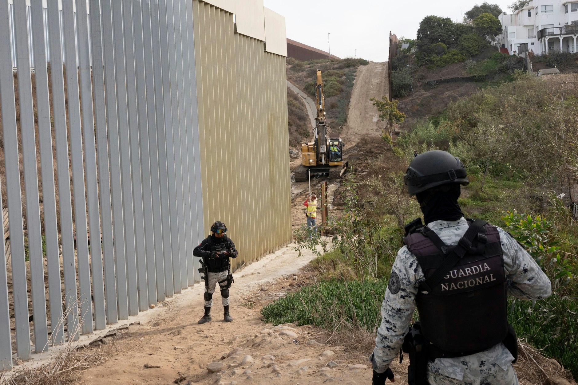 Tijuana: Beamte der mexikanischen Nationalgarde patrouillieren an der Grenze zwischen Mexiko und den USA.