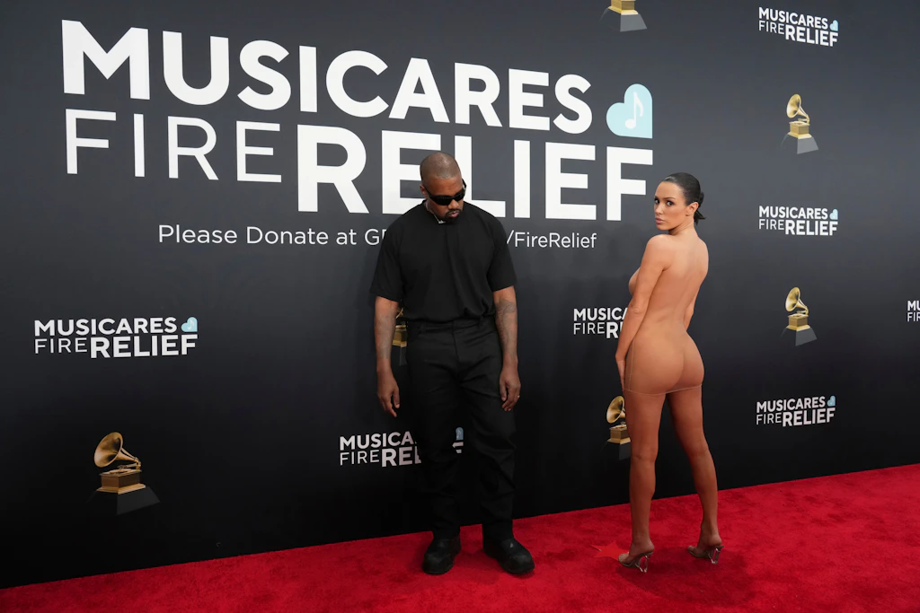 Nackt-Skandal beim Grammy: Kanye Wests Gespielin lässt die Hüllen fallen