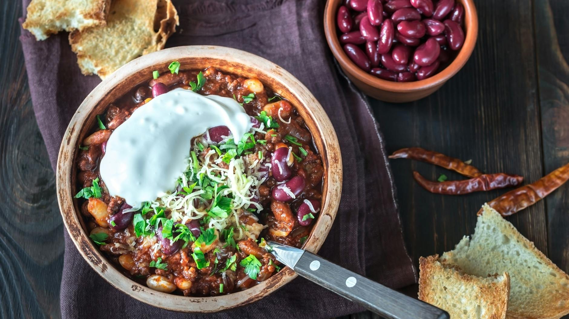 Vor allem in der kalten Jahreszeit ist feuriges Chili con Carne die perfekte Mahlzeit.