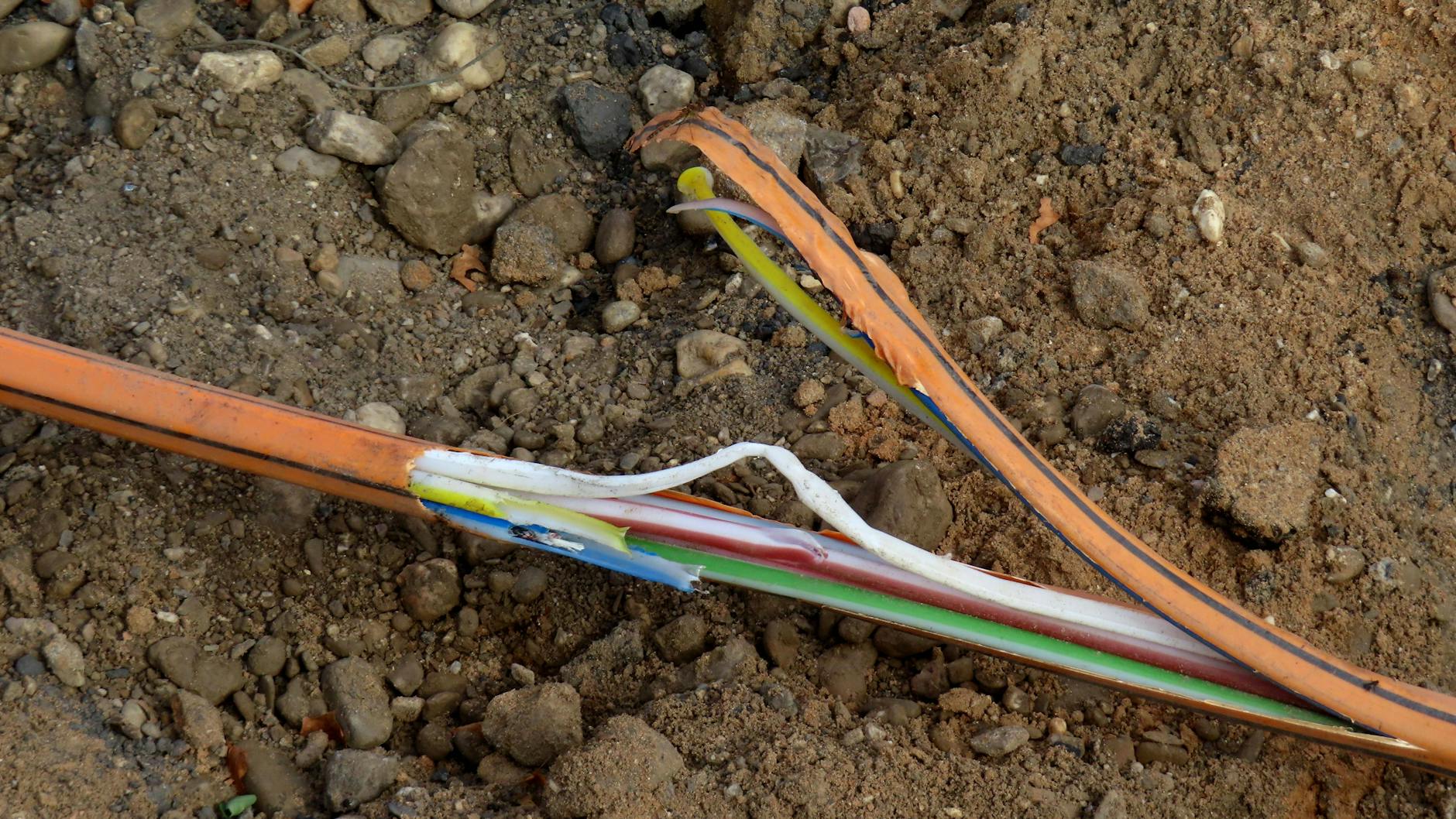 Und wieder wurde ein Kabel beschädigt. 30.000 Berliner Haushalte sind davon betroffen.