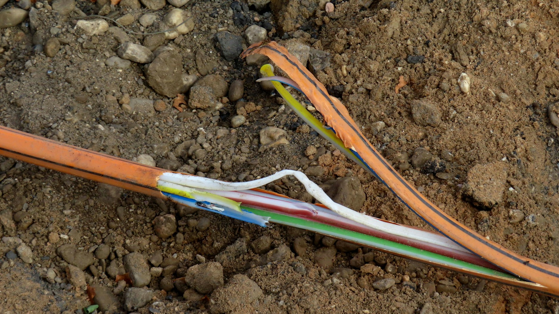 Und wieder wurde ein Kabel beschädigt. 30.000 Berliner Haushalte sind davon betroffen.