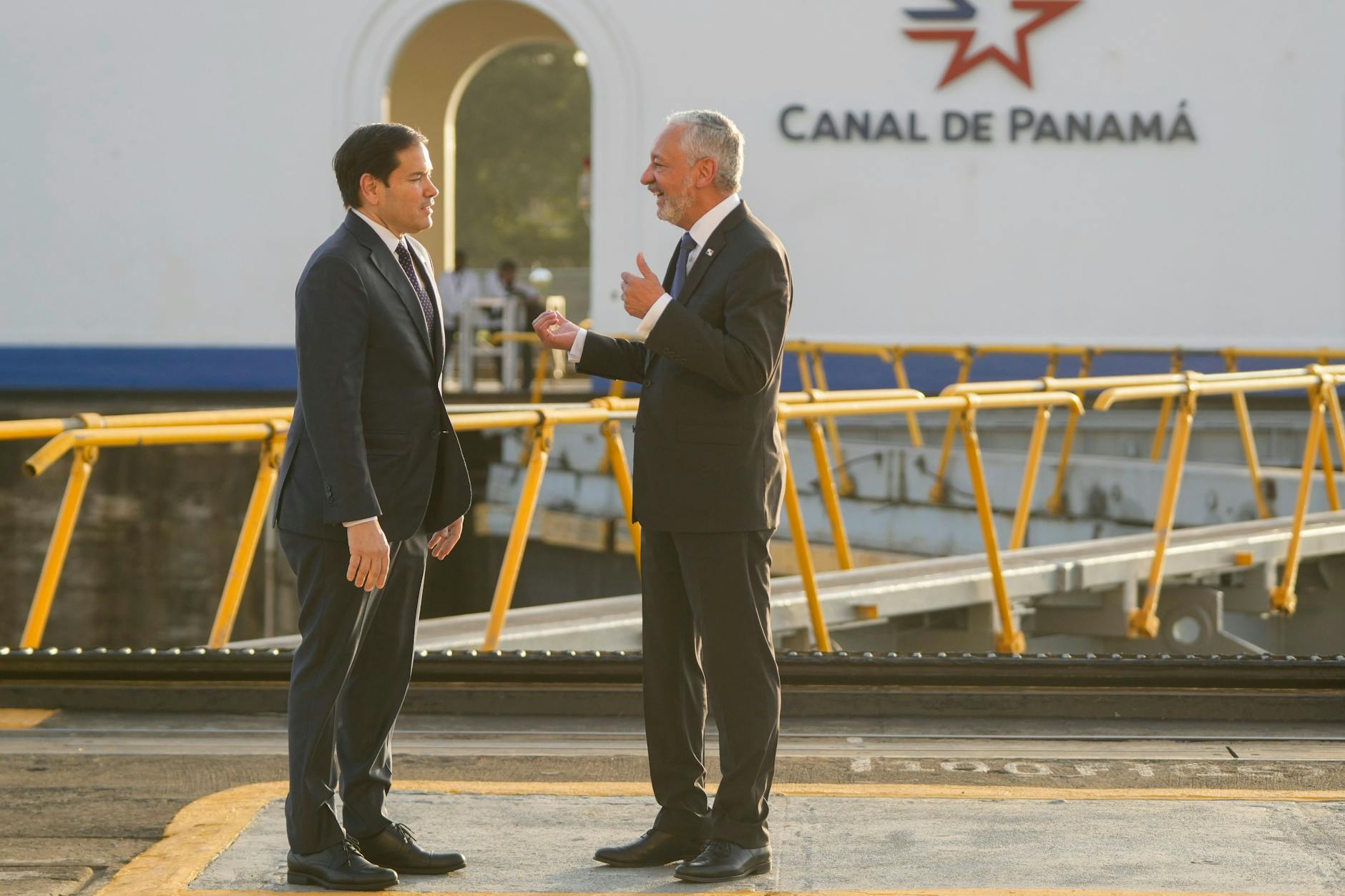 US-Außenminister Marco Rubio (l.) und der Chef der Panamakanal-Behörde, Ricuarte Vasquez