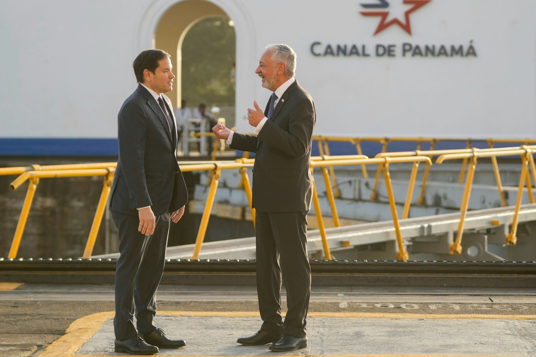 US-Außenminister Marco Rubio (l.) und der Chef der Panamakanal-Behörde, Ricuarte Vasquez