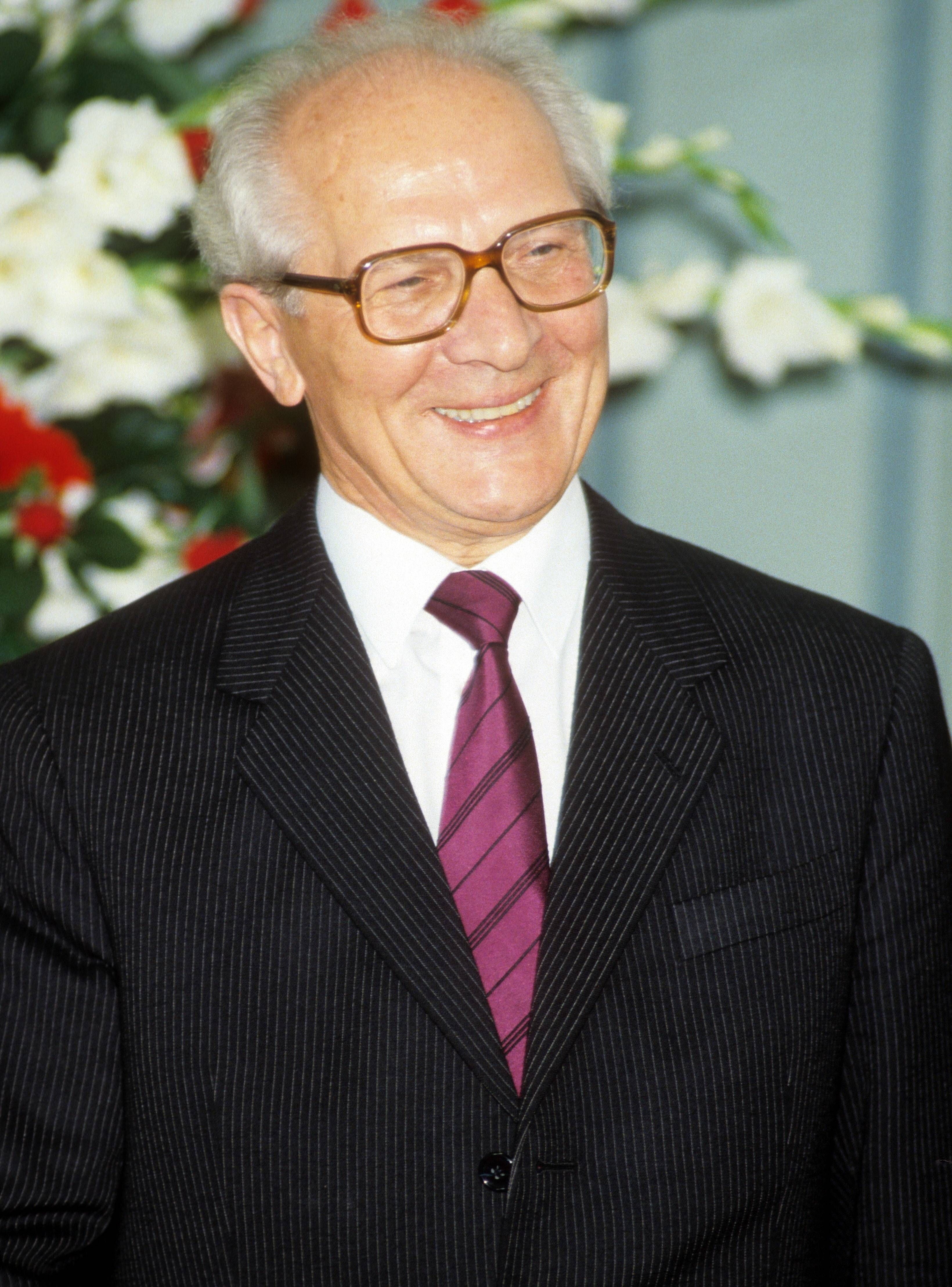 Image - Beste Witze aus der DDR: Erich Honecker macht Urlaub in Boltenhagen ...