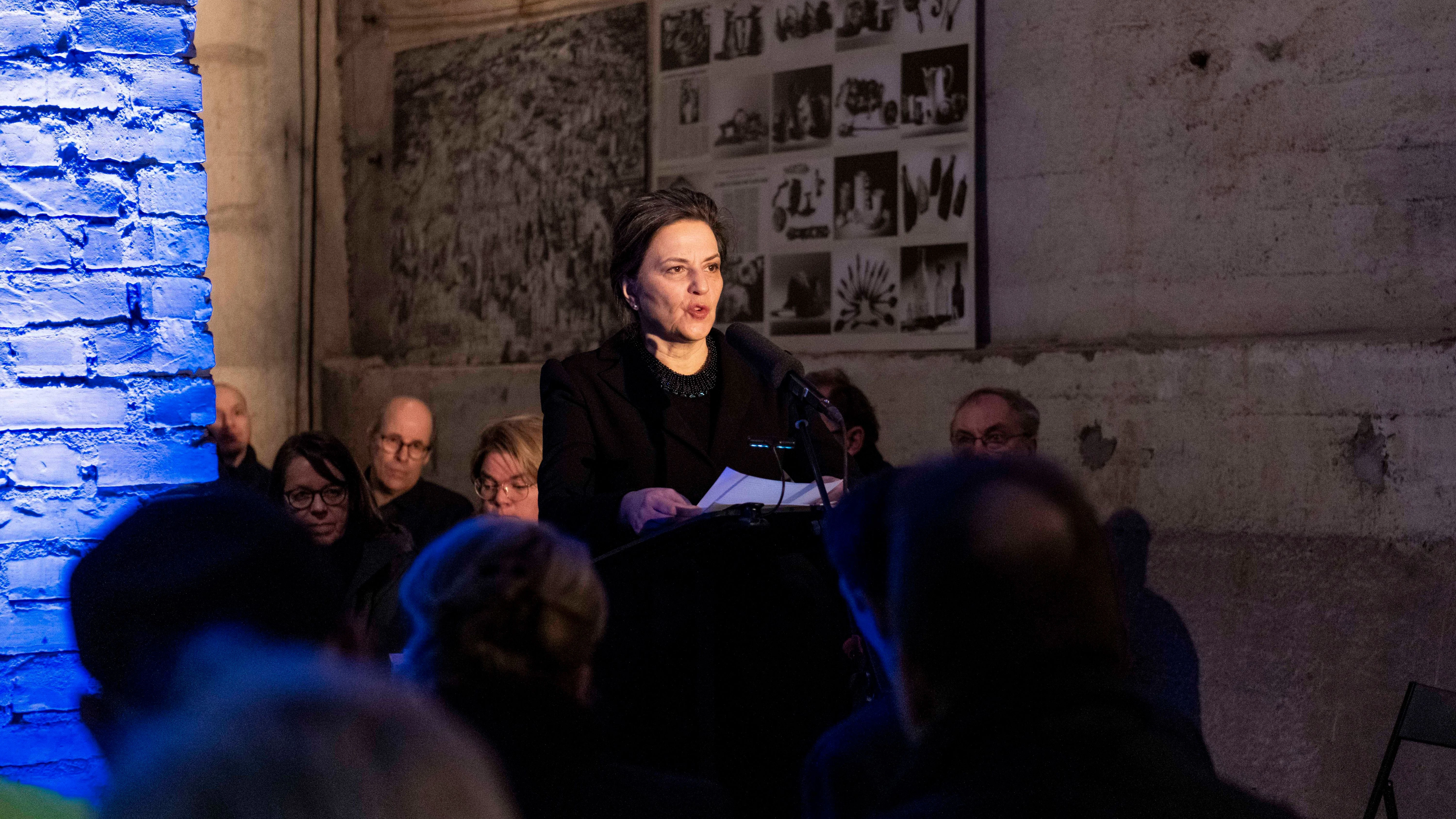 Schauspielerin Martina Gedeck während der Lesung im einstigen Luftschutzbunker Dresdener Straße.