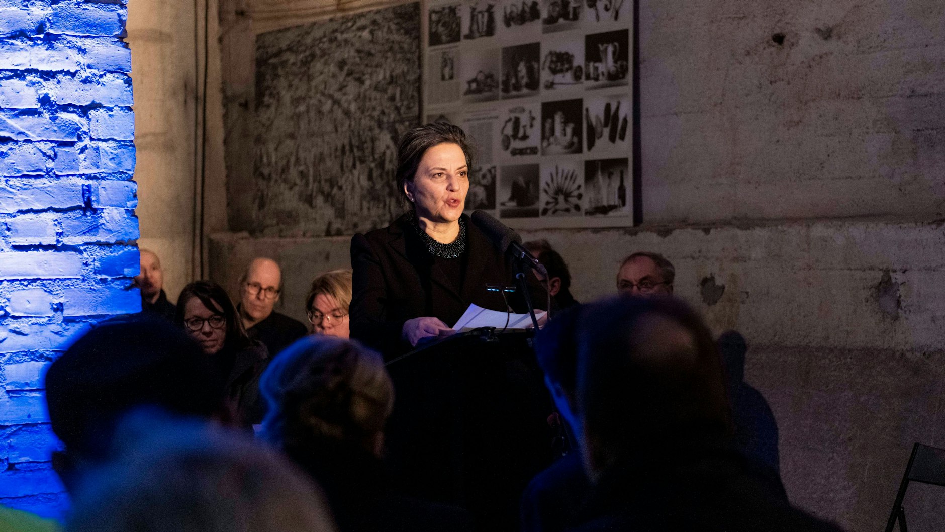Schauspielerin Martina Gedeck während der Lesung im einstigen Luftschutzbunker Dresdener Straße.
