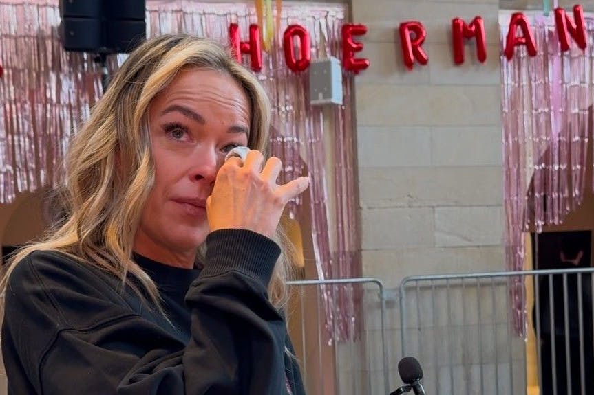 Marina Hoermanseder kommen beim Interview die Tränen.