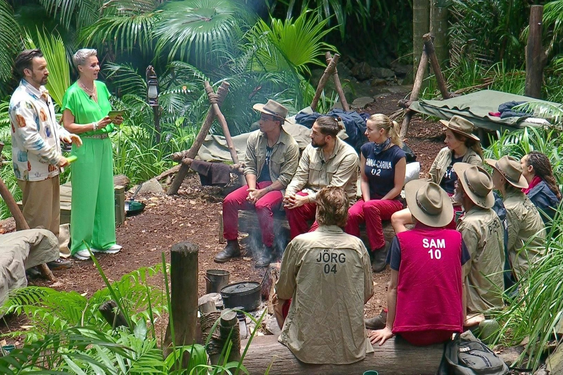 Sonja Zietlow und Jan Köppen verkünden die Entscheidung.