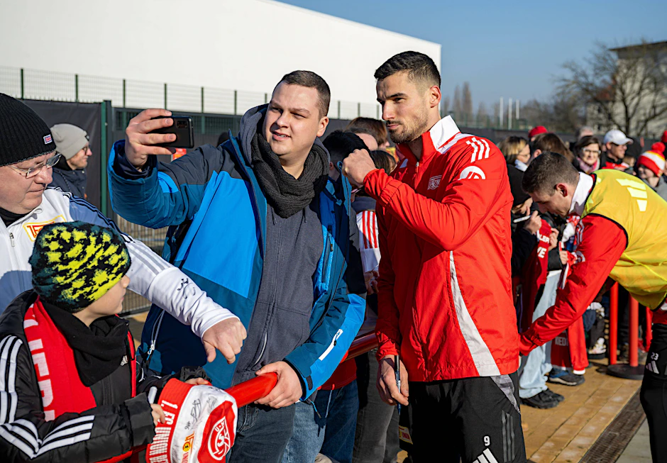 Jordan Siebatcheu ist weg, Marin Ljubicic noch nicht da: Beim 1. FC Union Berlin kommt es im Sturmzentrum wohl erst einmal auf Ivan Prtajin (r.) an.