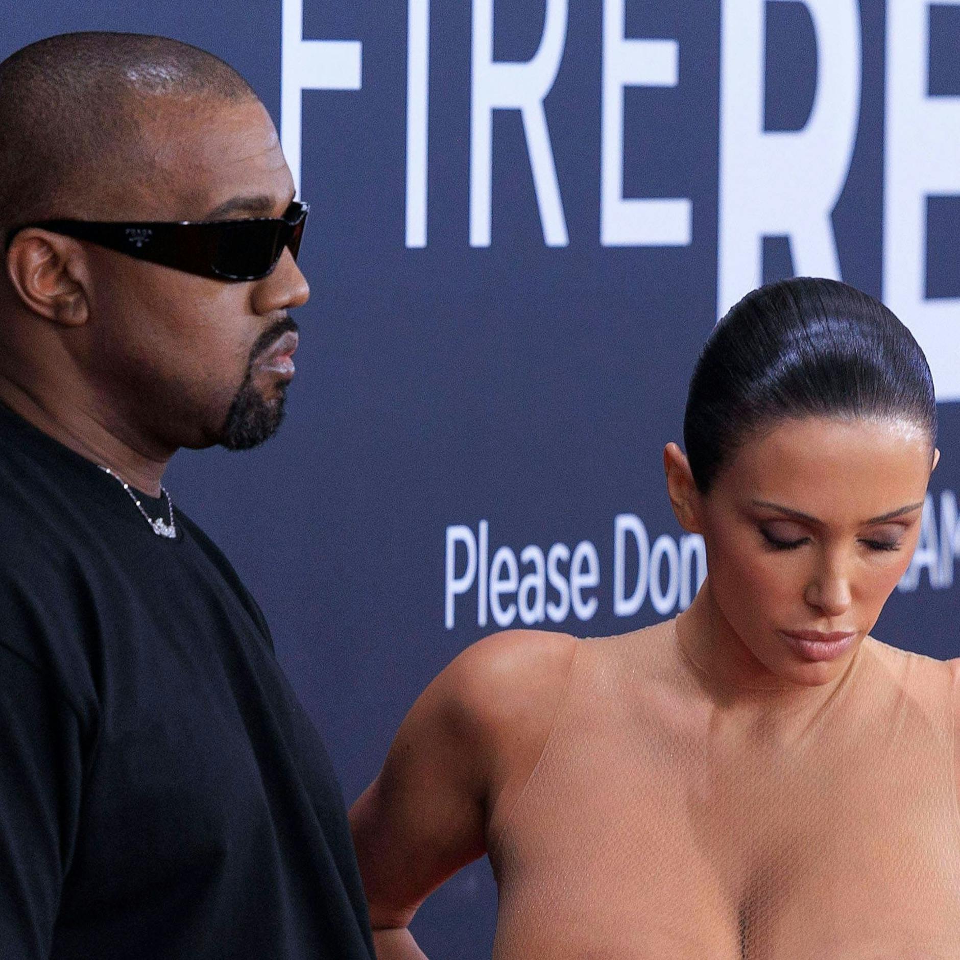 Image - Wenn schon FKK, dann für alle! Kanye West und Bianca Censori bei den Grammys