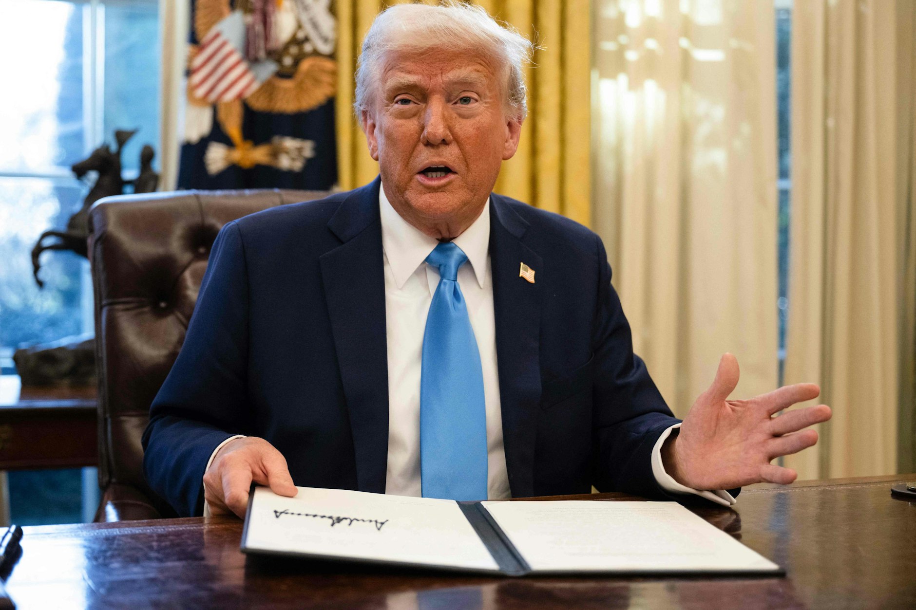 US-Präsident Donald Trump, nachdem er am 4. Februar 2025 im Weißen Hauses ein Dekret zum Austritt der USA aus einer Reihe von UN-Organisationen unterzeichnet hatte.