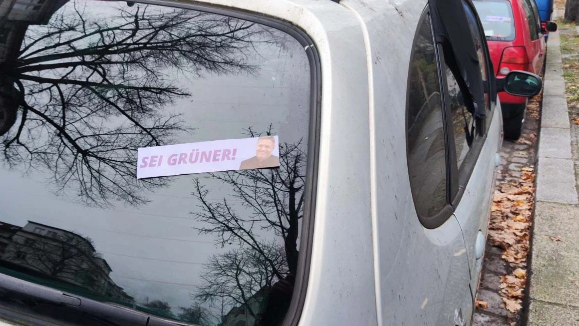 Der Aufkleber mit dem Konterfei von Robert Habeck wurde deutschlandweit auf Autos geklebt.