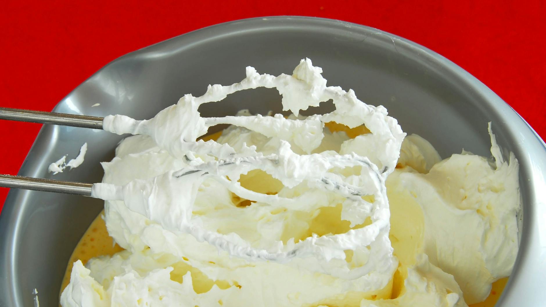Keine Schwarzwälder Kirschtorte ohne Sahne.