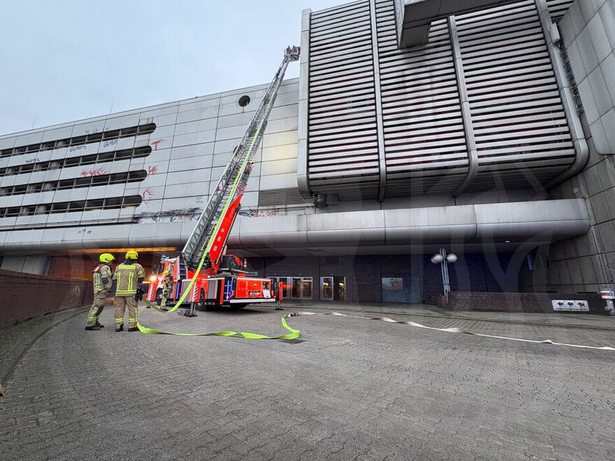 Sollte Verbrechen vertuscht werden? Tote Frau nach Feuer im Berliner ICC