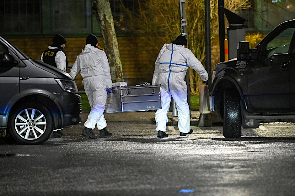 Örebro: Polizei steht am Schauplatz eines Vorfalls in der Risbergska-Schule. 