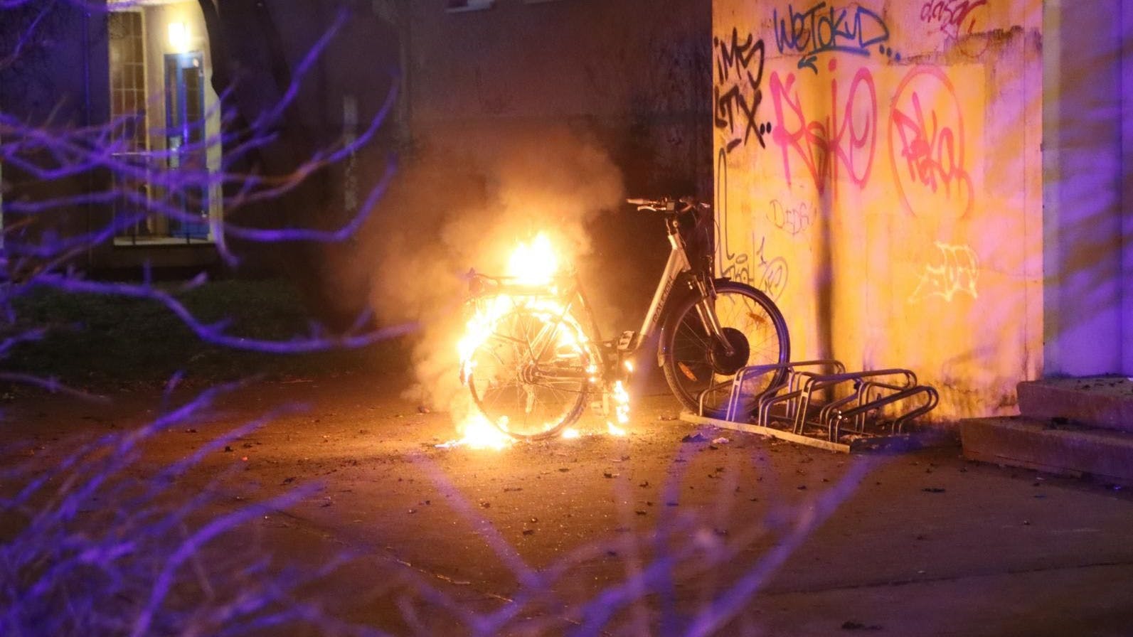 Brennendes E-Bike.