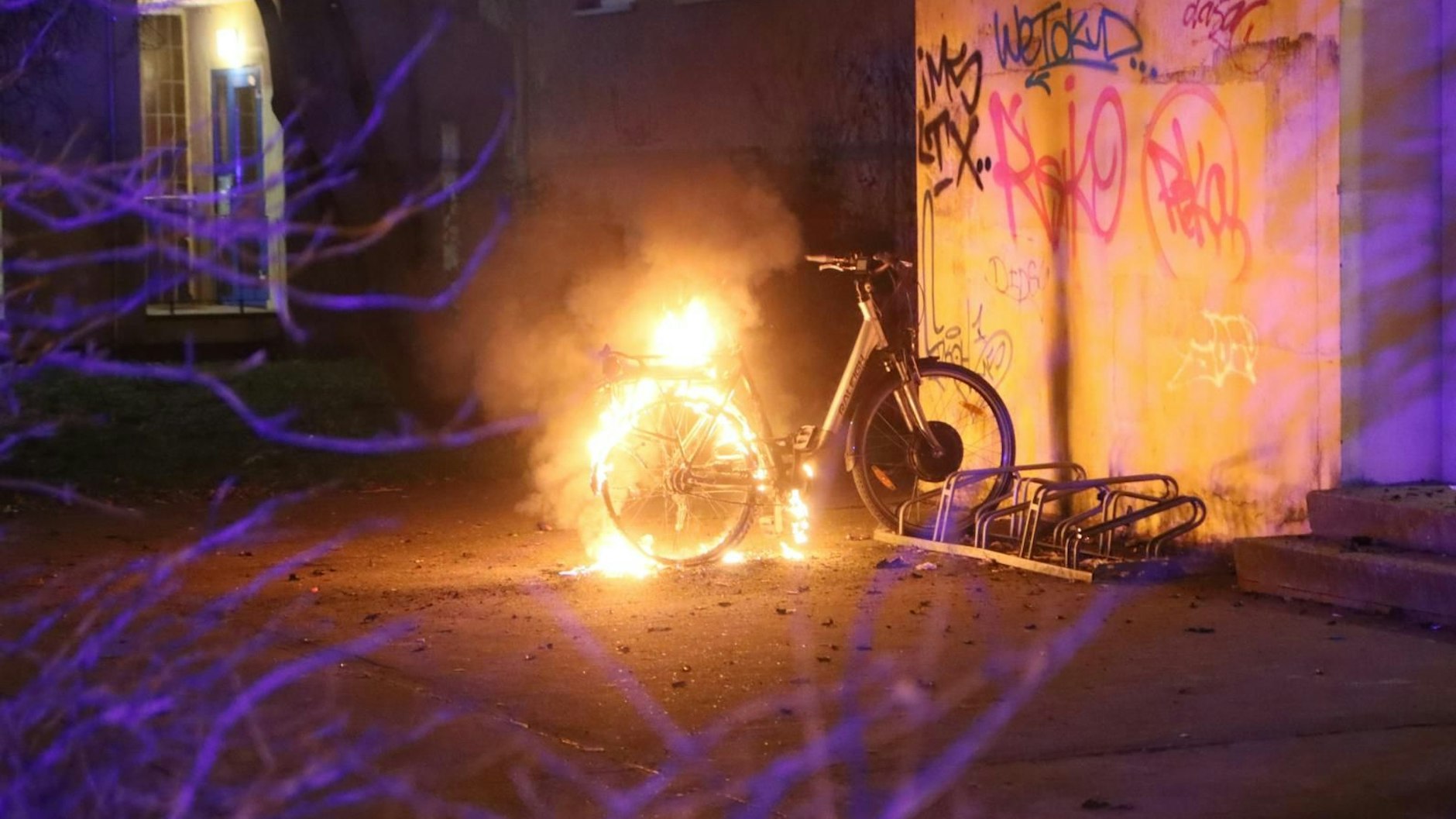 Brennendes E-Bike.