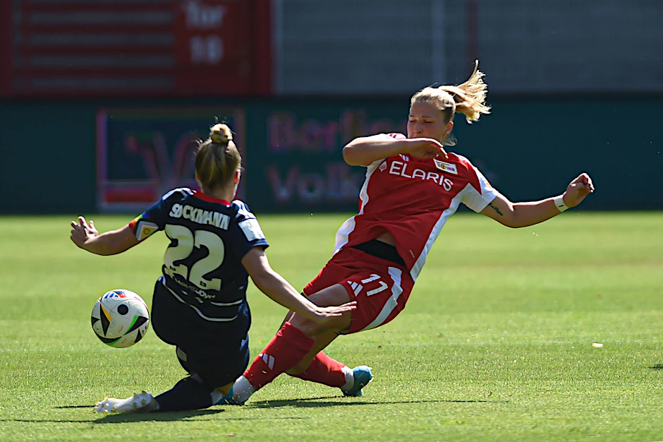 Dina Orschmann (r.) gegen Sarah-Vanessa Stöckmann, 1. FC Union Berlin gegen Hamburger SV: Aus dem Zweitligaspiel am Sonnabend könnte auch ein Duell in der 1. Bundesliga werden.