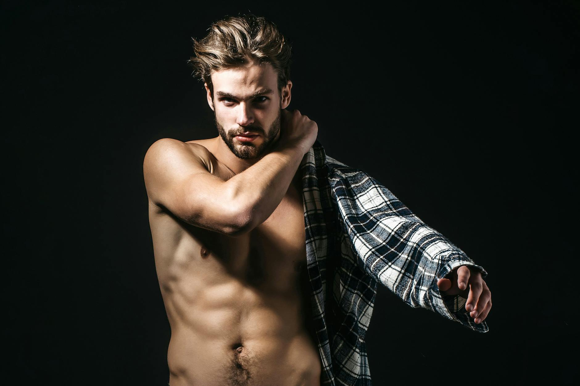 Ein gut aussehender, introvertierter und selbstgenügsamer Mann – der Prototyp eines Sigma-Mannes. In den sozialen Netzwerken geht derzeit ein Lied über „Sigma Boys“ viral.