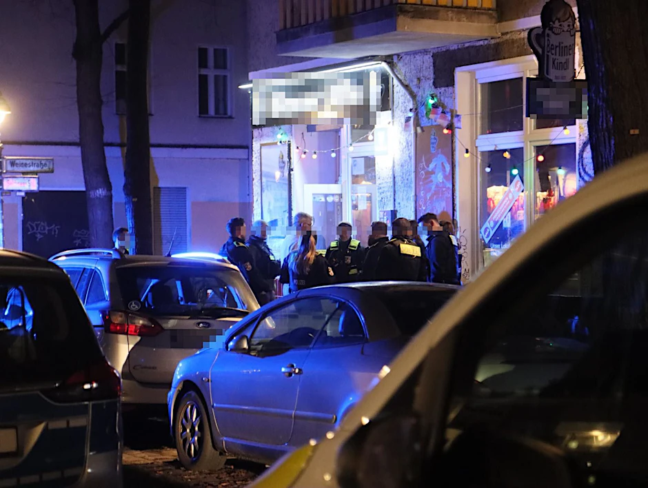 Bei einer Messerstecherei in Berlin-Neukölln ist ein Mann verletzt worden.