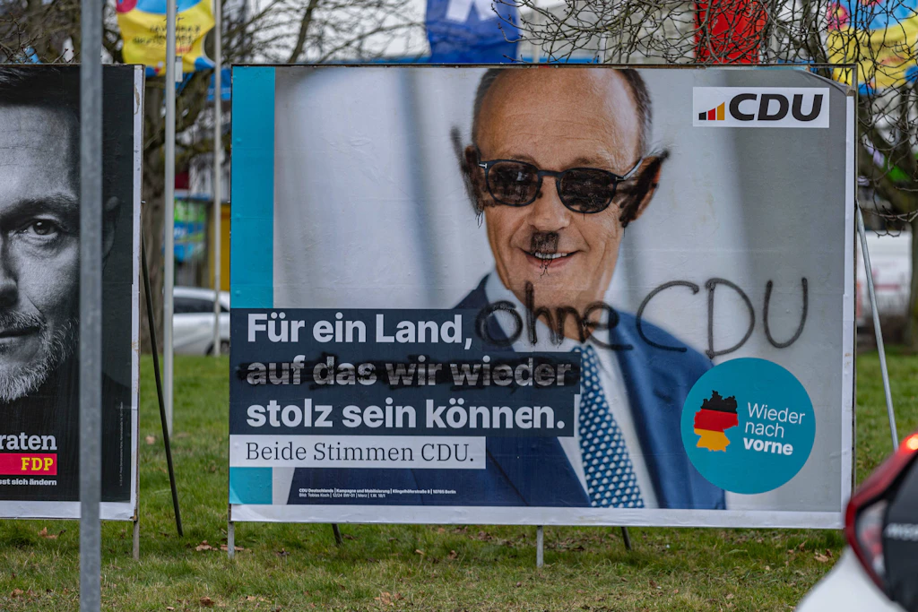 Toofed Dahlem Fırtınalarında CDU Konferansı Tempelhof'ta Dövüldü