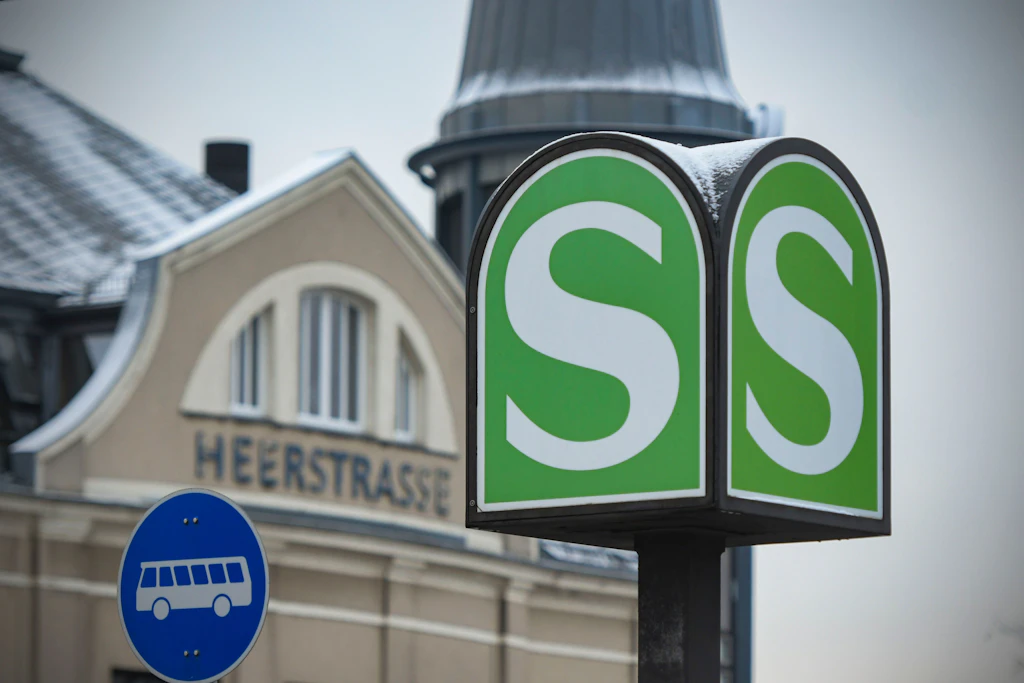 An Berliner S-Bahnhof: Mann beim Schlichten von Streit niedergestochen