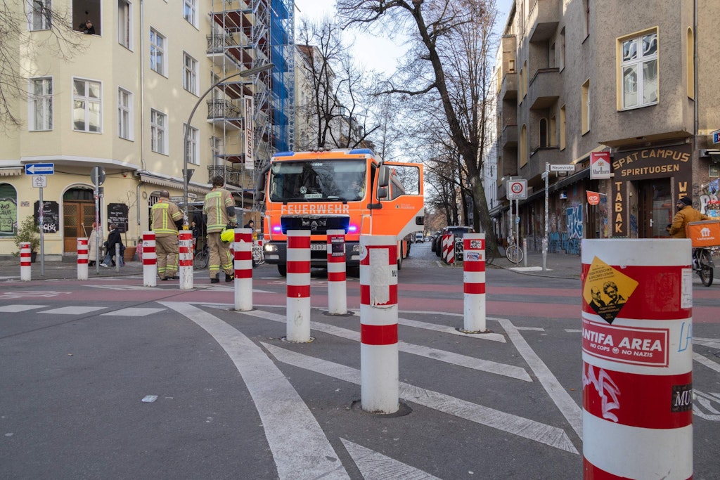 rettungskr-fte-ausgebremst-das-sagt-die-berliner-feuerwehr-zu-pollern