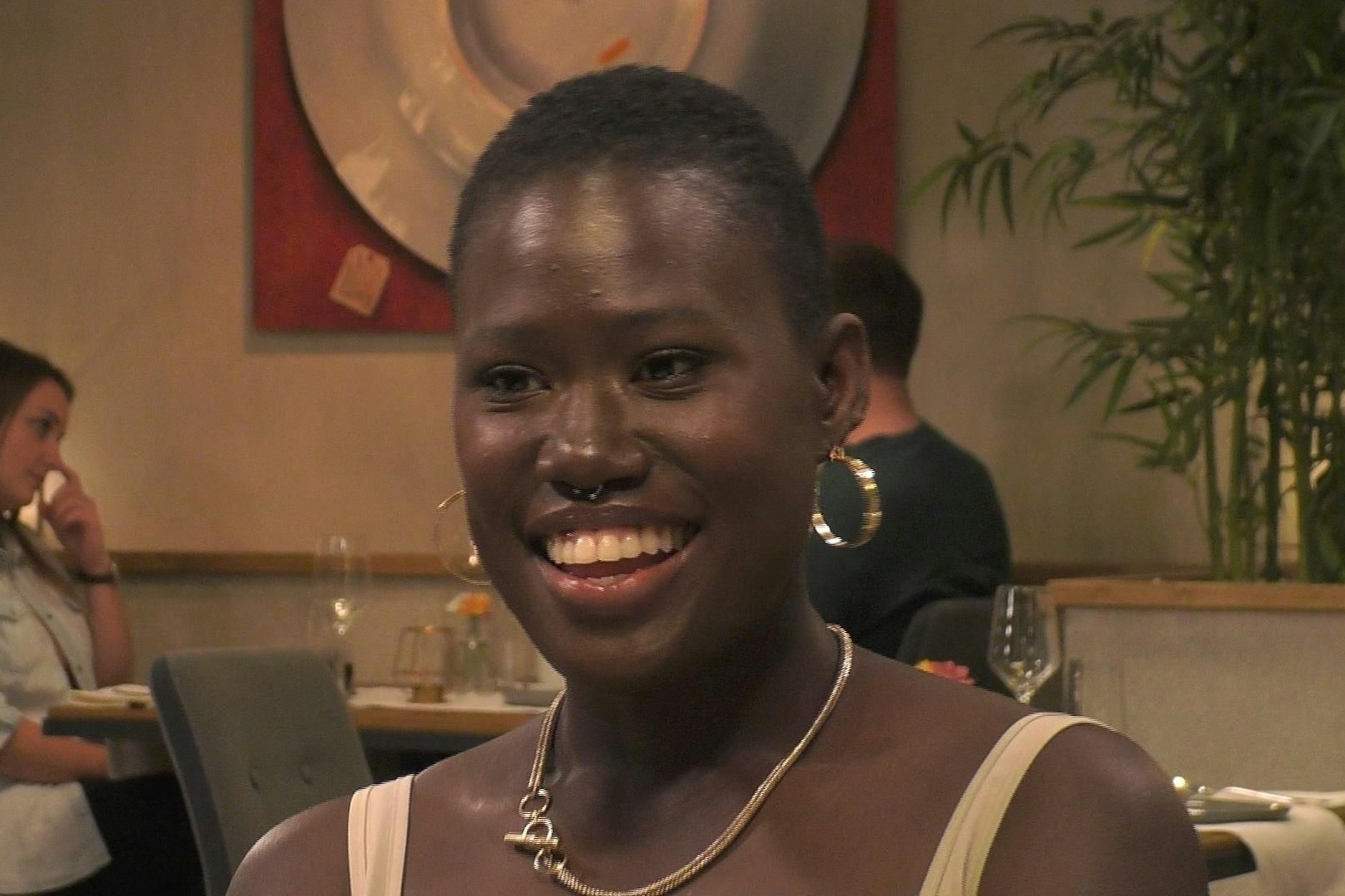 Aminata Sanogo will bei „Promi First Dates“ eine Frau daten.