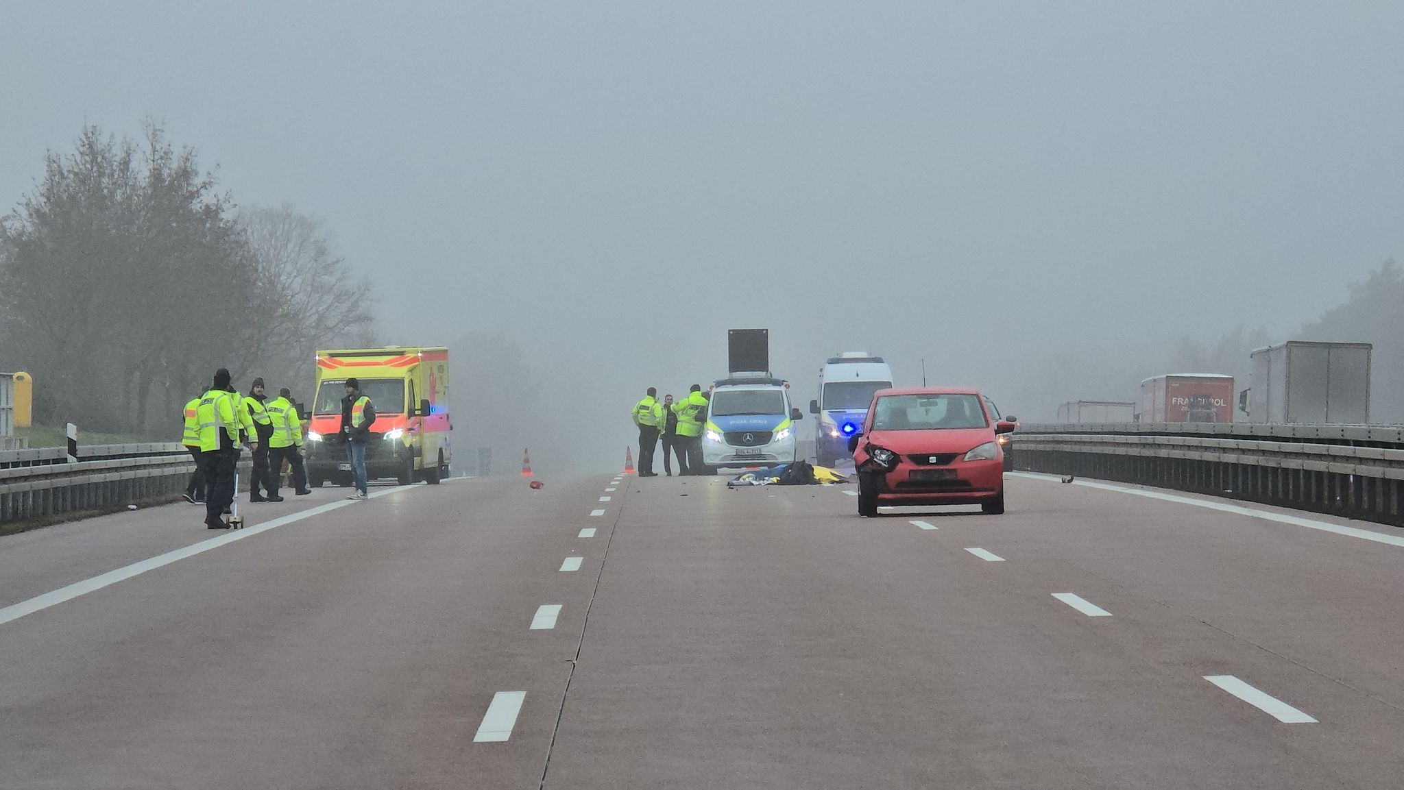 Horror in Brandenburg: Mann rennt bei Netzen auf die Autobahn – Tot!