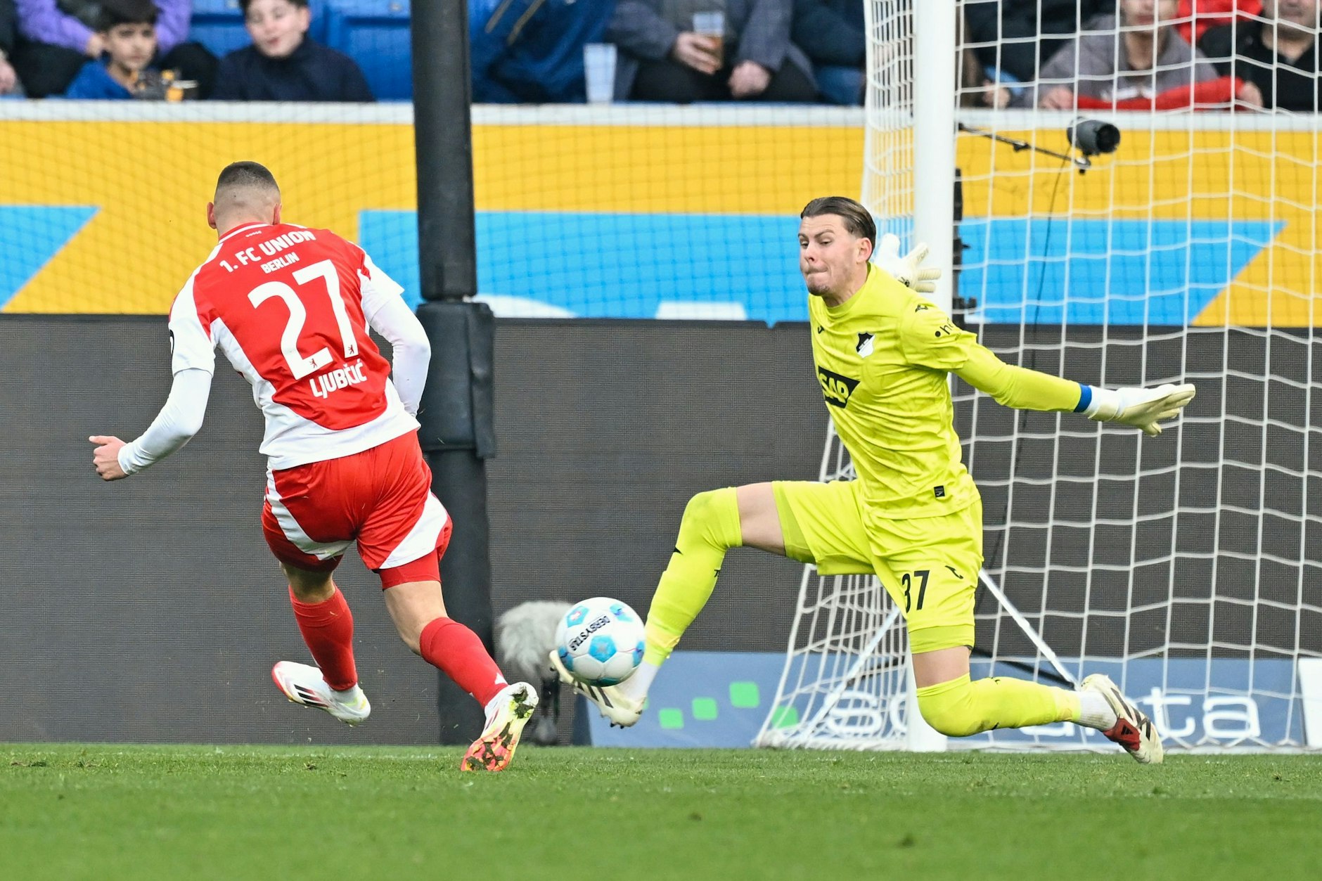 Perfektes Debüt: Marin Ljubicic (l.) erzielt kurz nach seiner Einwechslung das 2:0 für den 1. FC Union Berlin und bereitete später noch das 4:0 vor.