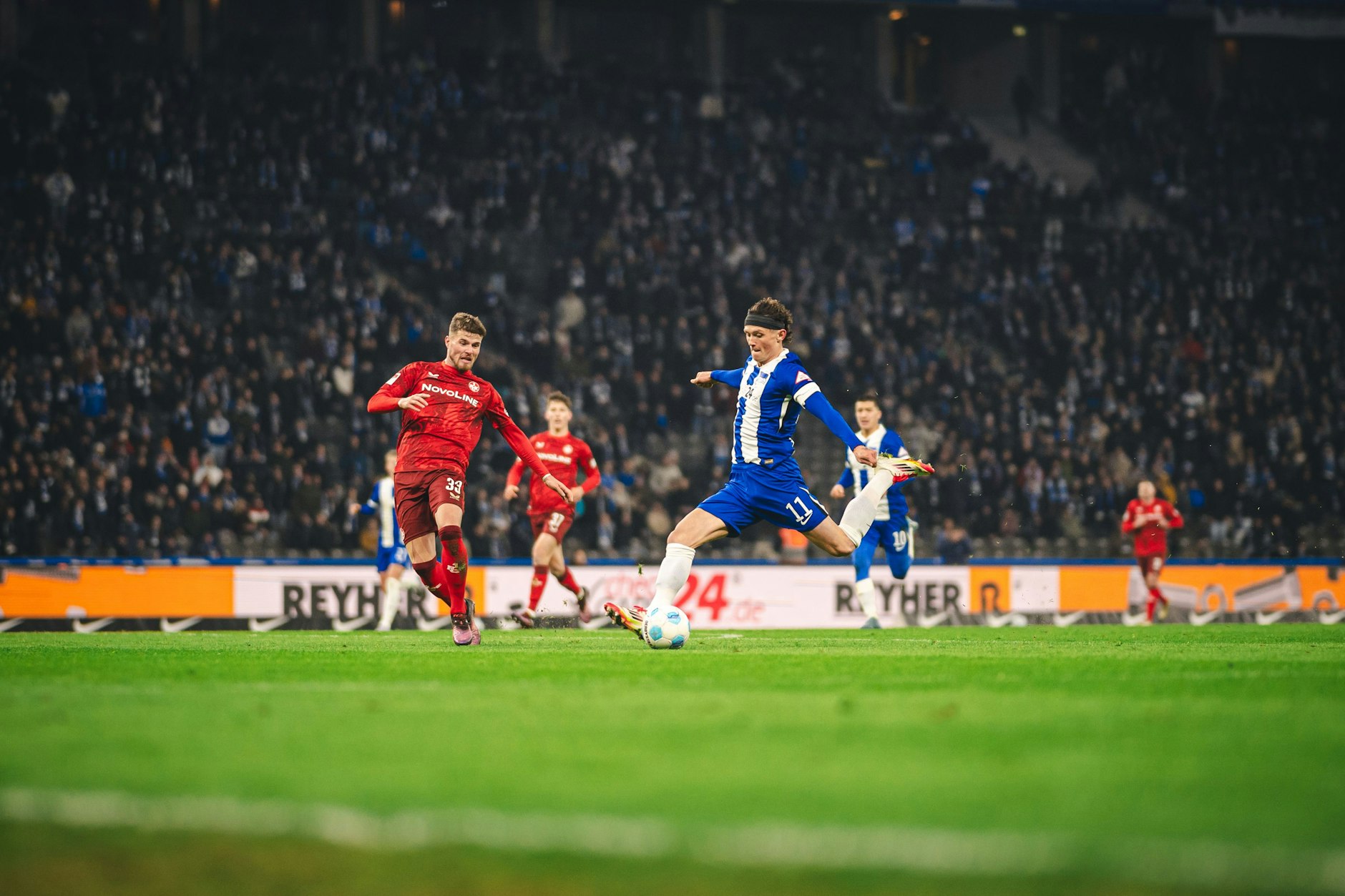 Fabian Reese zieht mit links ab. 2025 steht er erstmals in der Startelf von Hertha.
