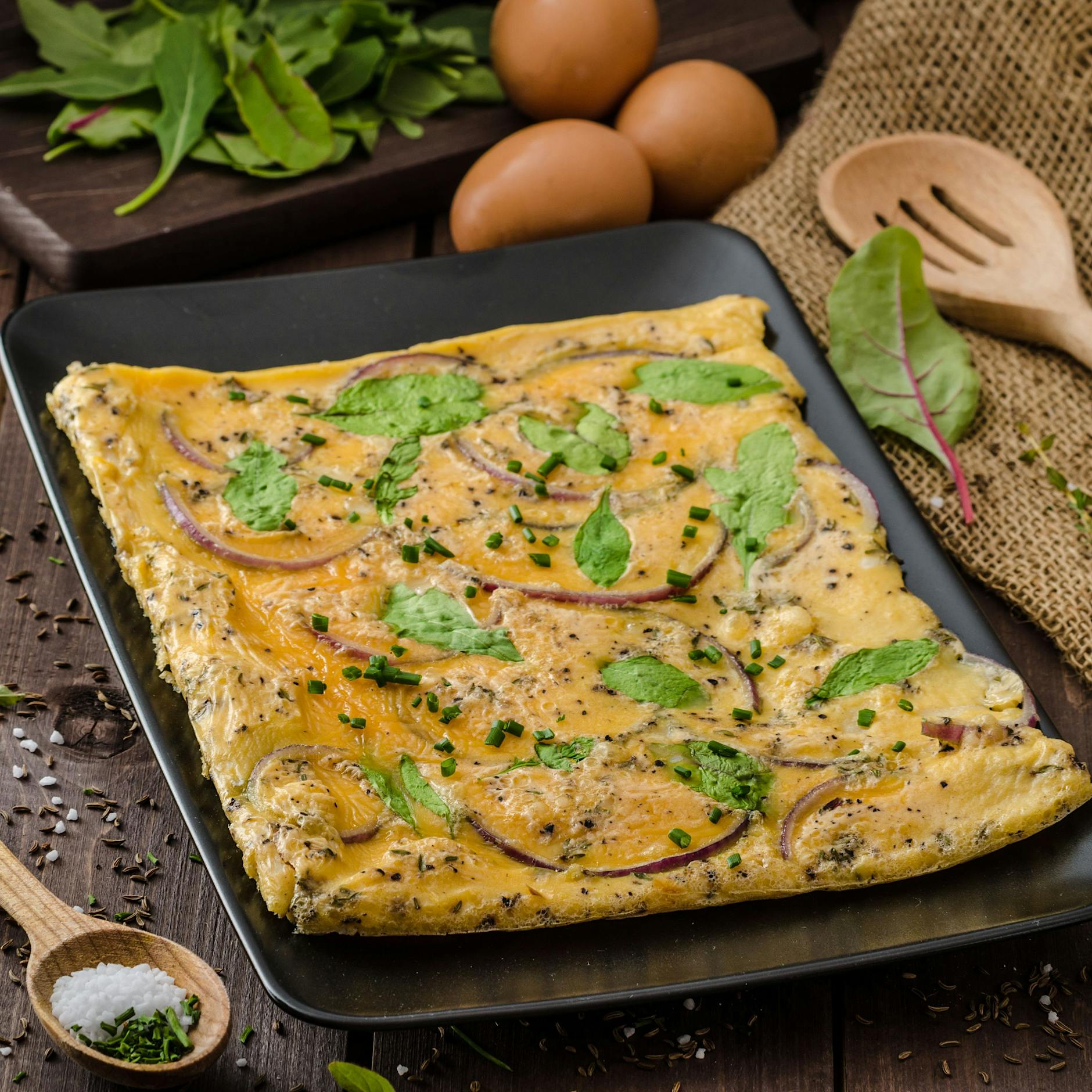 Würziges Ofen-Omelett mit Schinken und Camembert – das einfache Rezept!