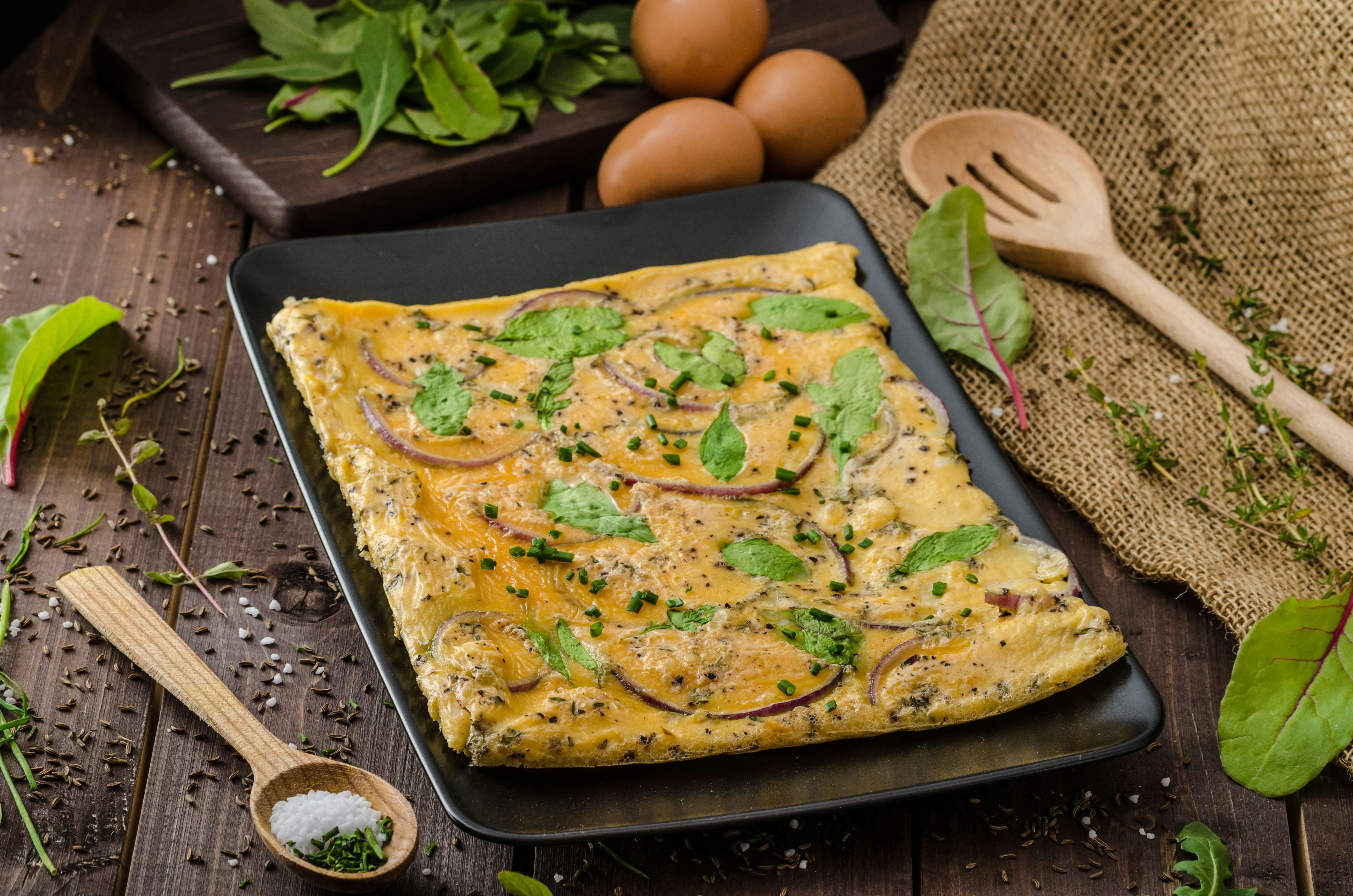 Würziges Ofen-Omelett mit Schinken und Camembert – das einfache Rezept!