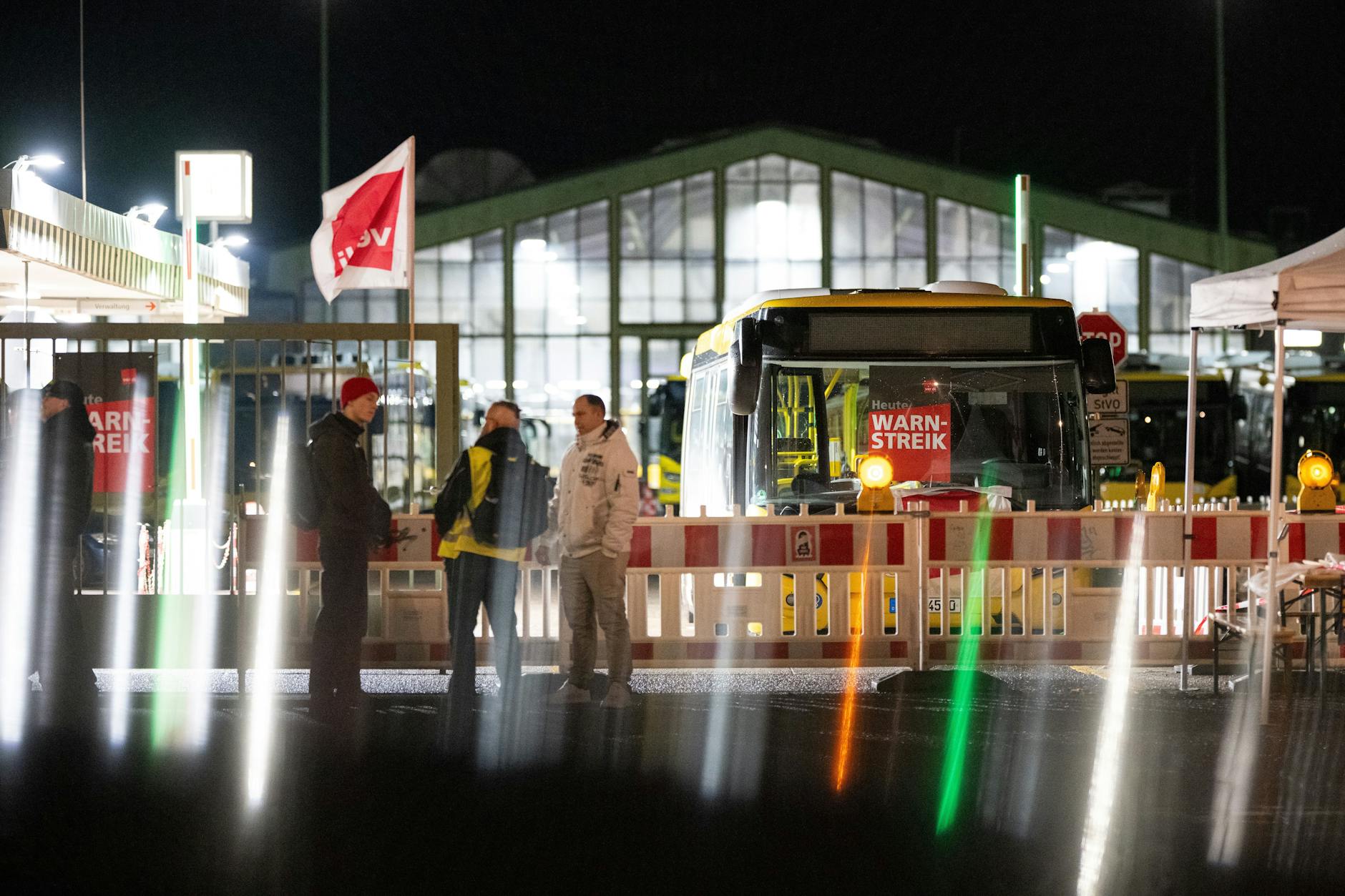 Am 27. Januar standen Busse während eines ganztägigen Verdi-Warnstreiks bei der BVG still. Am Montag steht erneut ein Warnstreik an.