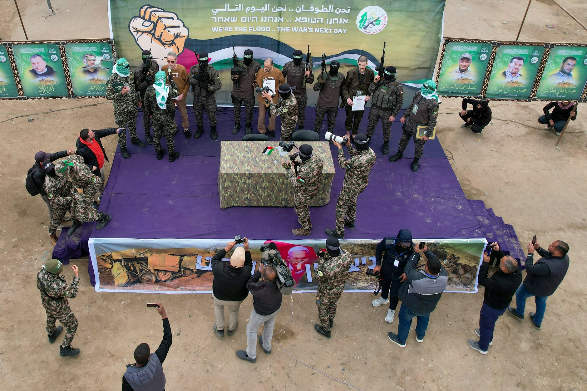 08.02.2025: Einmal mehr machte die Hamas eine perverse Show aus der Übergabe der Geiseln an das Rote Kreuz im Gazastreifen.