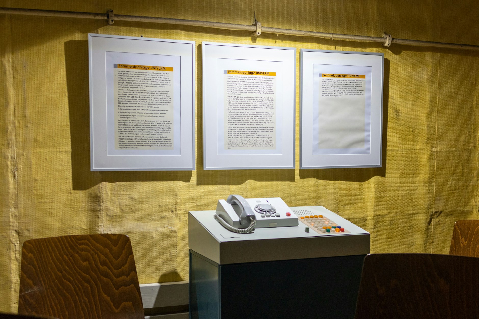 Fernmeldeanlage im ehemaligen Lagezentrum des Stasi-Bunkers. Der ehemalige Stasi-Bunker in Gosen in Brandenburg bei Berlin öffnet wieder für Führungen.