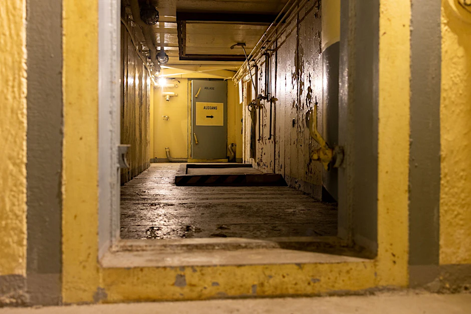 Fernmeldeanlage im ehemaligen Lagezentrum des Stasi-Bunkers. Der ehemalige Stasi-Bunker in Gosen in Brandenburg bei Berlin öffnet wieder für Führungen.