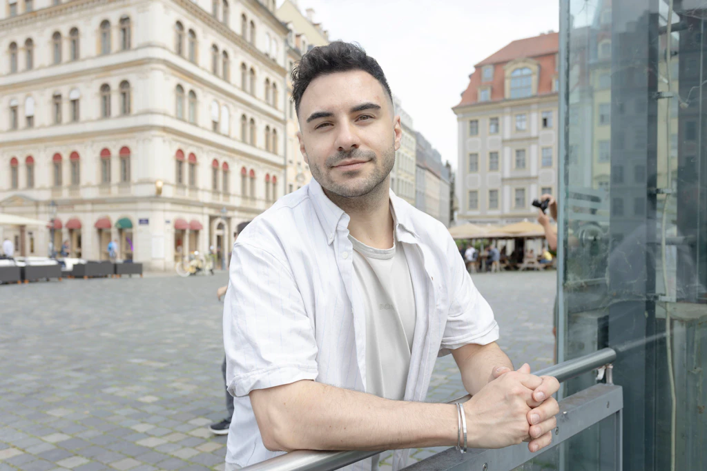 „Unter uns“-Star Lars Steinhöfel datet im TV: Sein jetziger Flirt packt aus