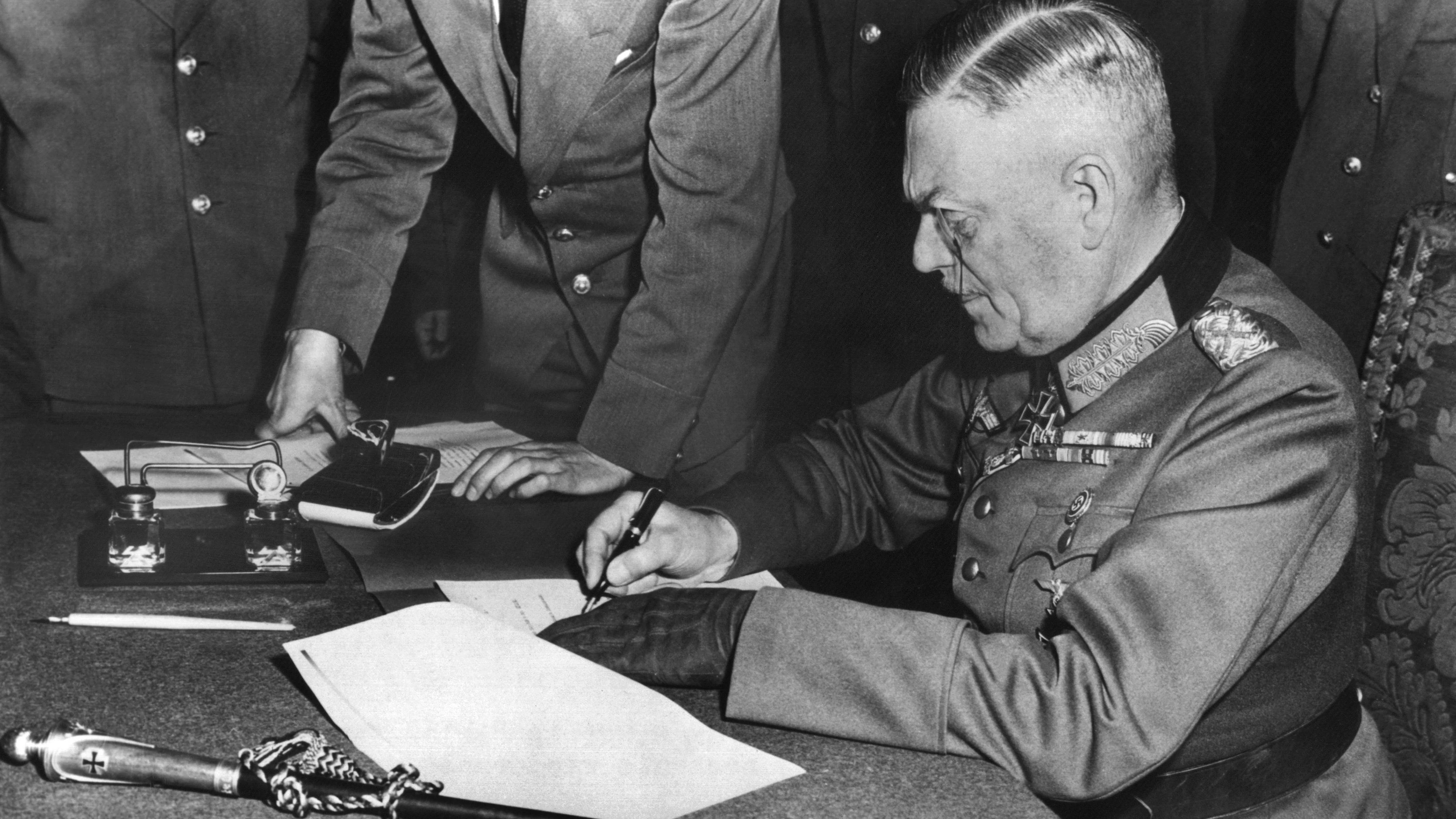Generalfeldmarschall Wilhelm Keitel, Oberkommandierender der Wehrmacht (1938-45), unterzeichnete am 9. Mai 1945 in Berlin-Karlshorst die Kapitulation der deutschen Wehrmacht im Zweiten Weltkrieg.