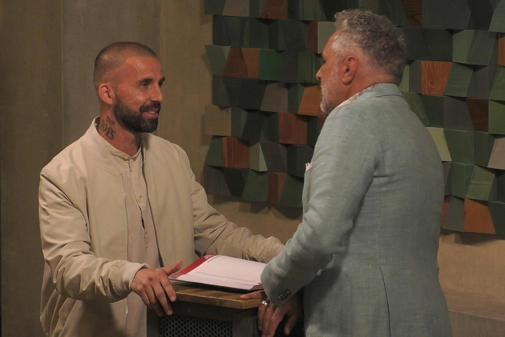 Benny Köhler lässt sich von „Promi First Dates“-Gastgeber Roland Trettl verkuppeln.