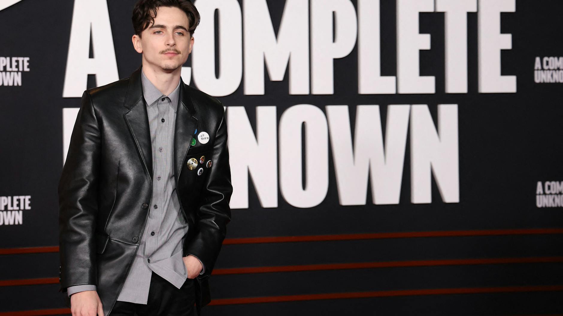Timothée Chalamet stellt das Bob-Dylan-Biopic „A Complete Unknown“ bei der Berlinale vor.