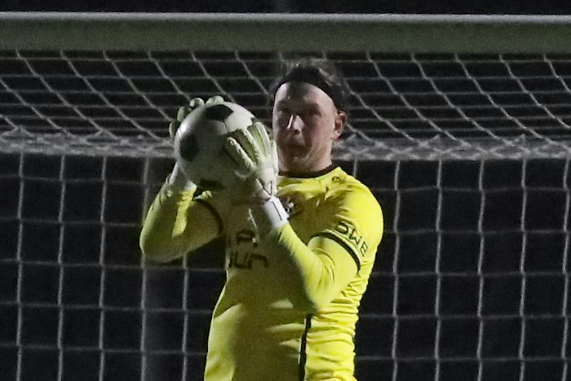 Verletzung auskuriert, Trainingsrückstand aufgeholt: Leon Bätge packt wieder fest für den BFC Dynamo zu.