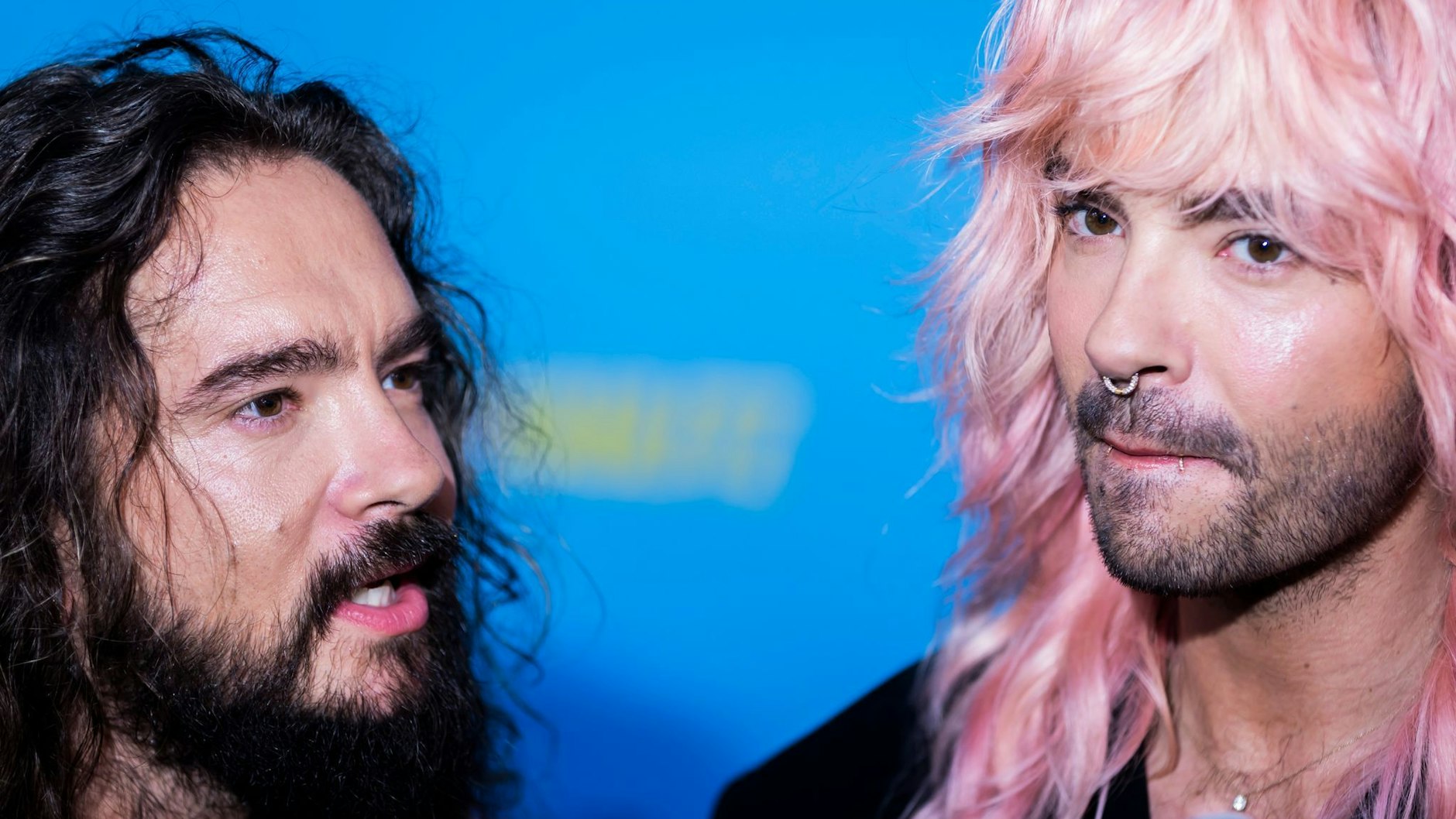 Die Zwillingsbrüder Bill (r.) und Tom Kaulitz veröffentlichten ihre eigene Netflix-Doku „Kaulitz &amp; Kaulitz“.