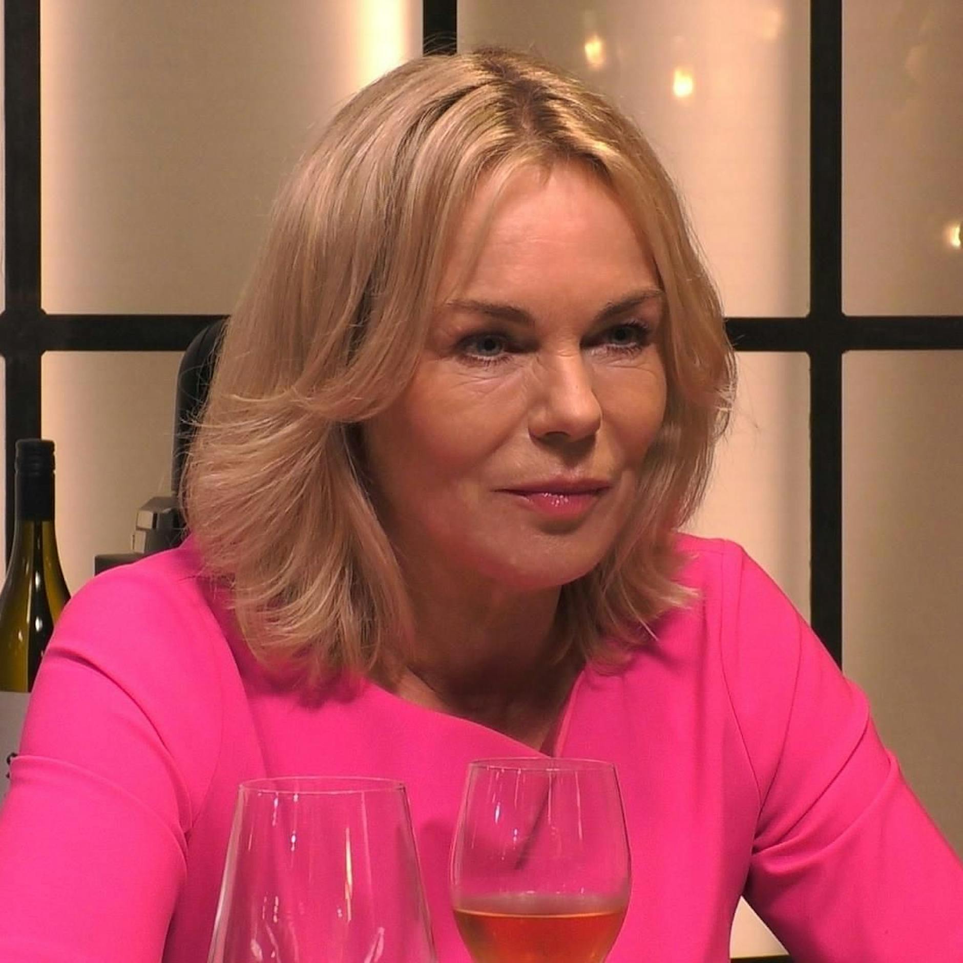 Saskia Valencia: Etwas ZU selbstbewusst gibt sie ihrem TV-Date einen Korb