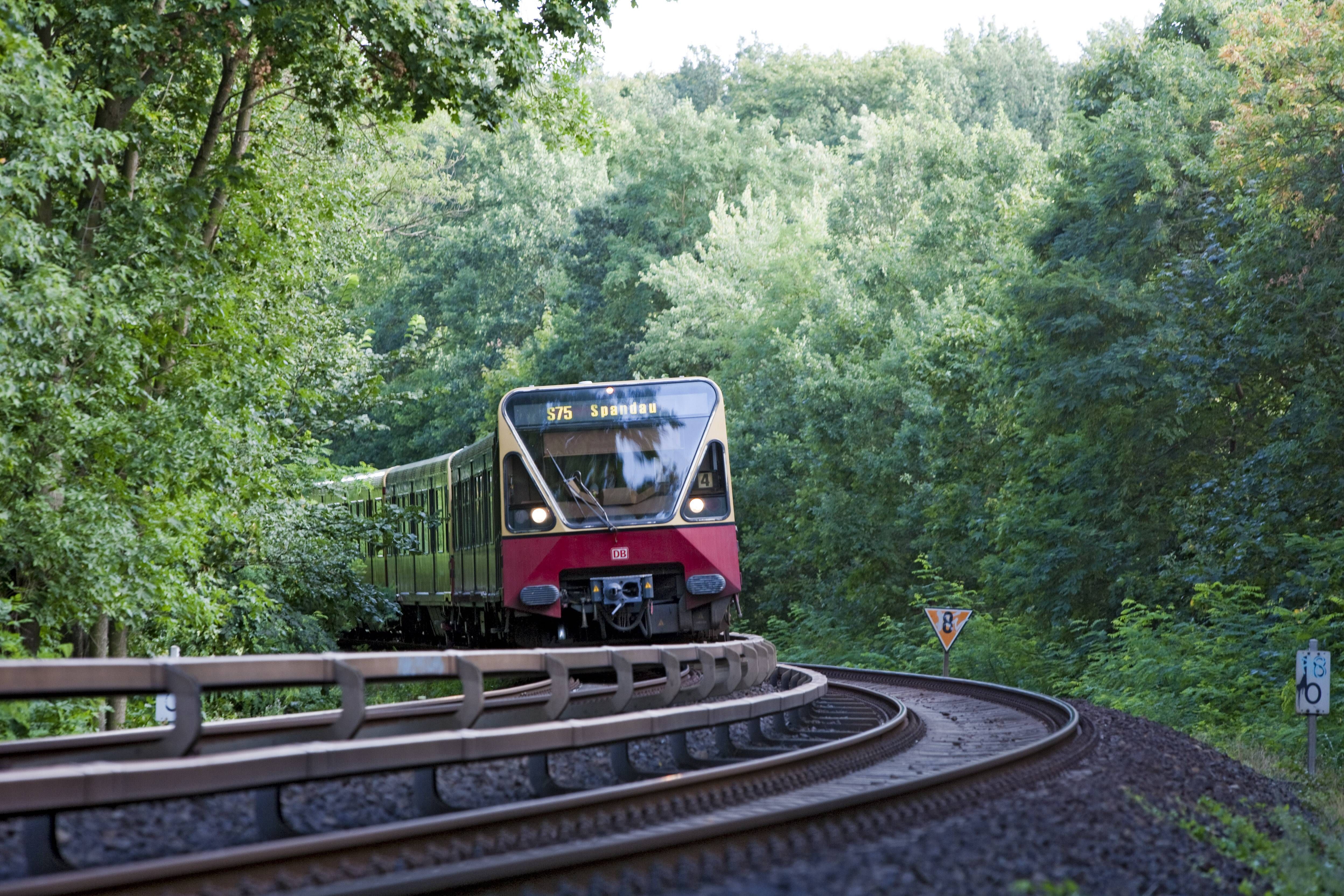 Berliner S-Bahn: Die alten Rumpelbahnen müssen noch länger fahren