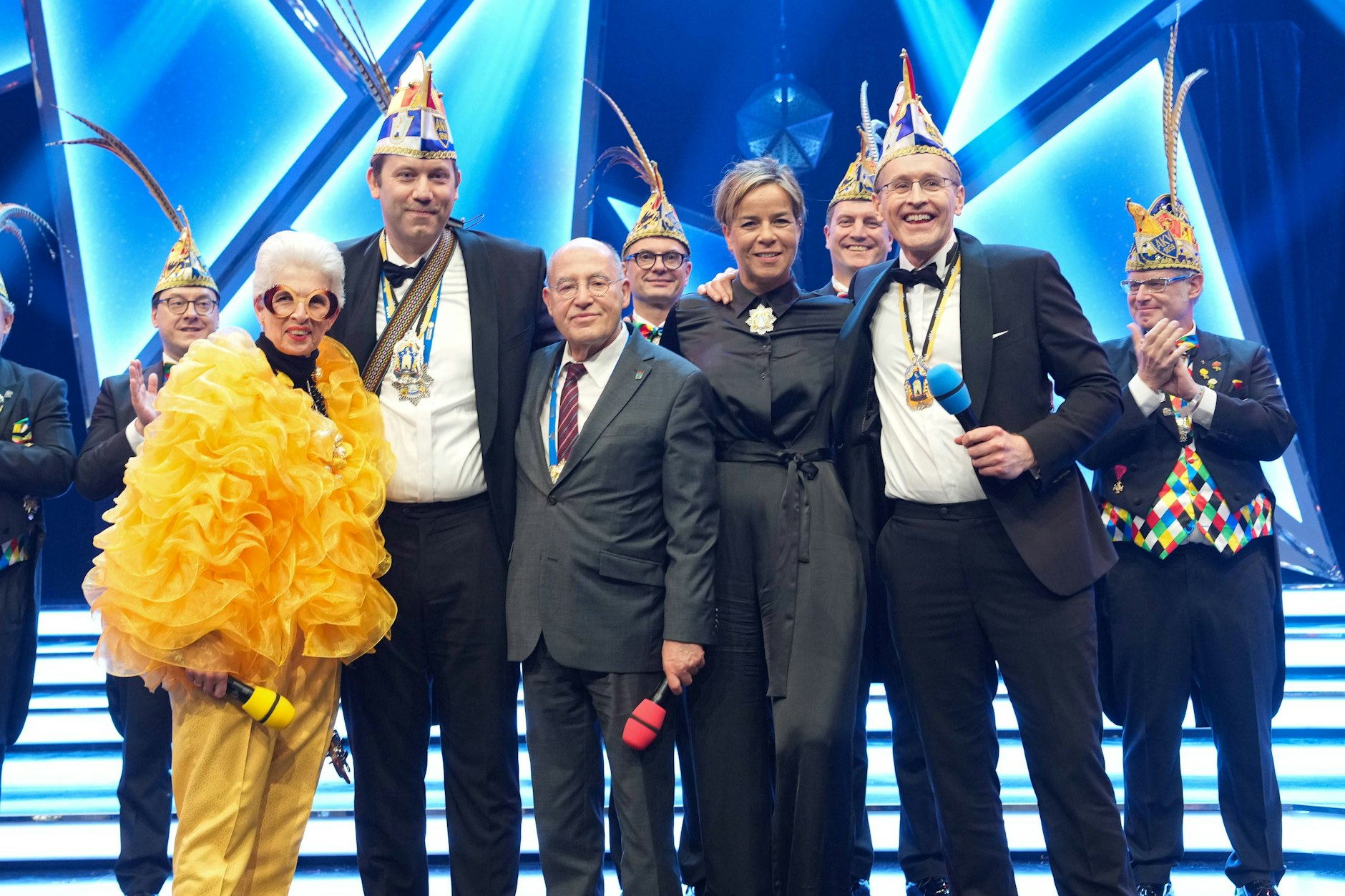 Plötzlich ganz harmonisch: Marie-Agnes Strack-Zimmermann, Lars Klingbeil, Gregor Gysi, Mona Neubaur und Daniel Guenther (von links)