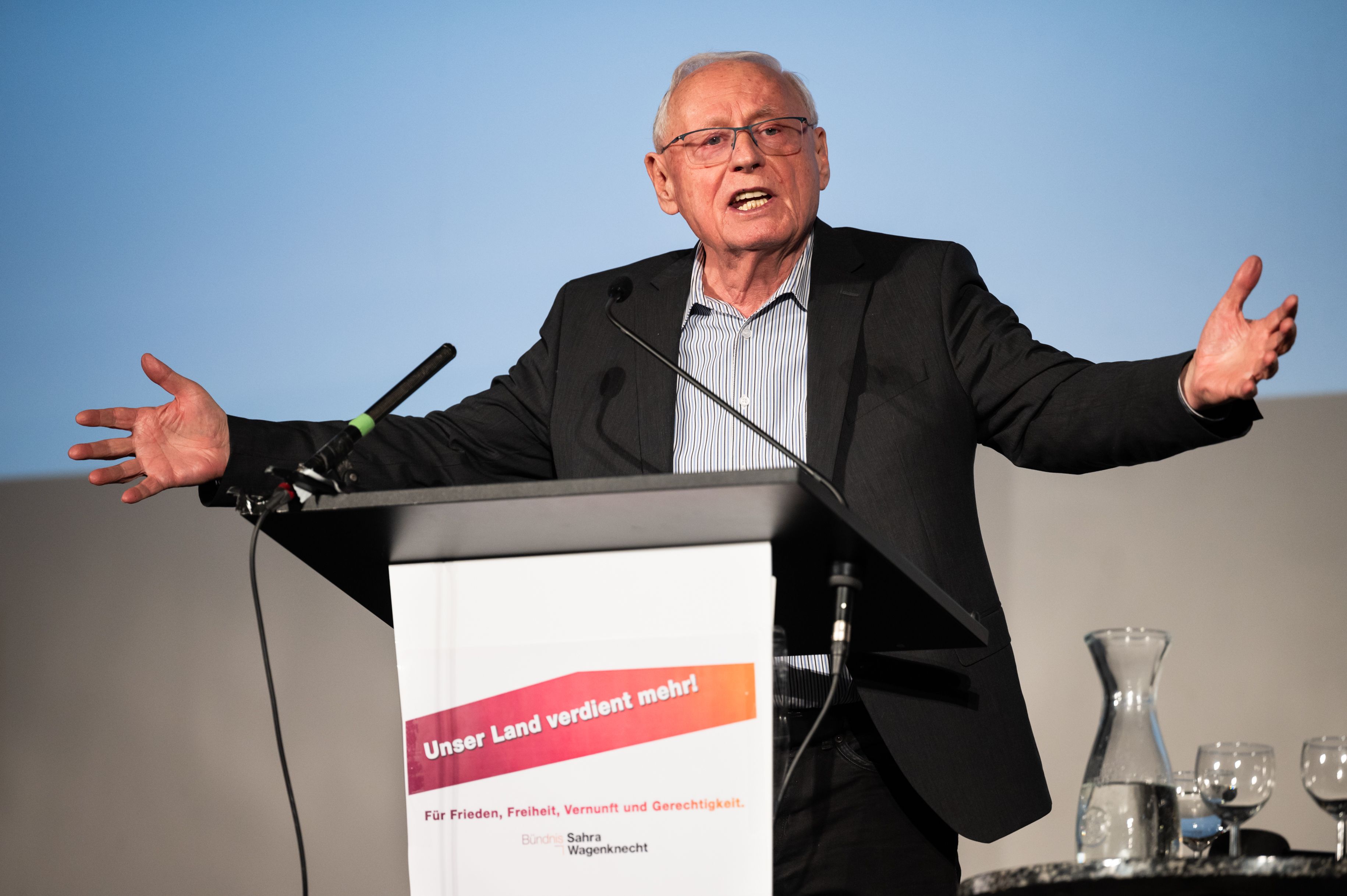 Image - BSW-Wahlkampf mit Lafontaine in Berlin: „Ist die Welt denn mehr und mehr verrückt geworden?“