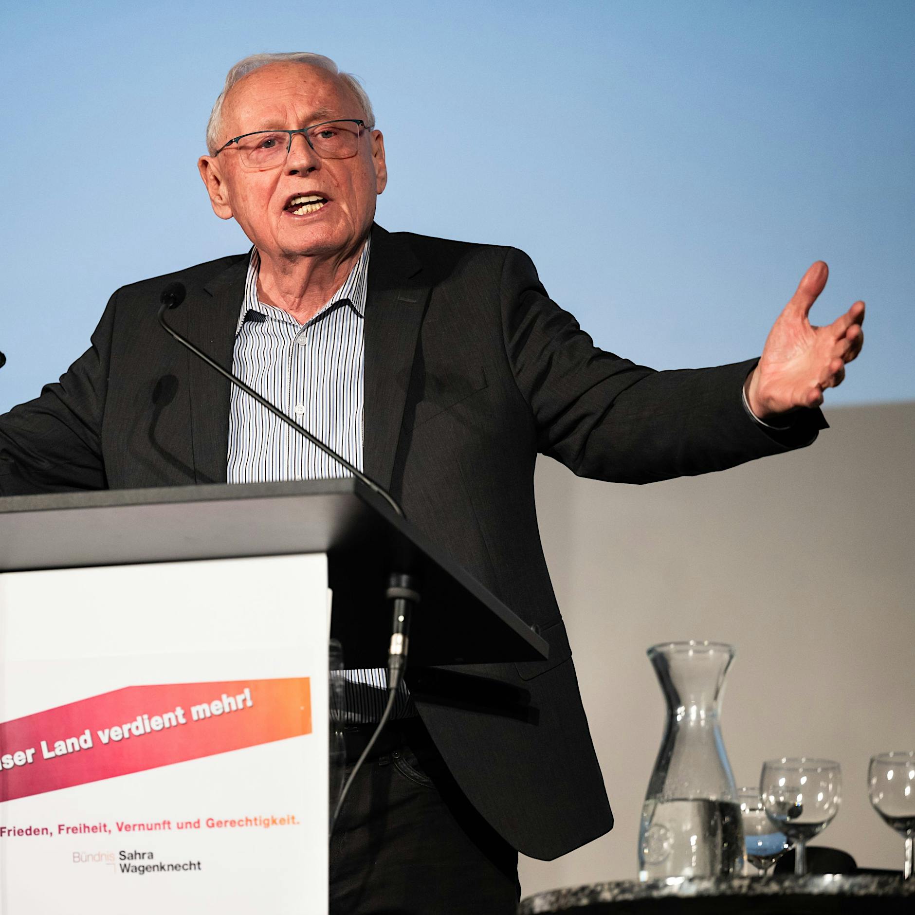 BSW-Wahlkampf mit Lafontaine in Berlin: „Ist die Welt denn mehr und mehr verrückt geworden?“