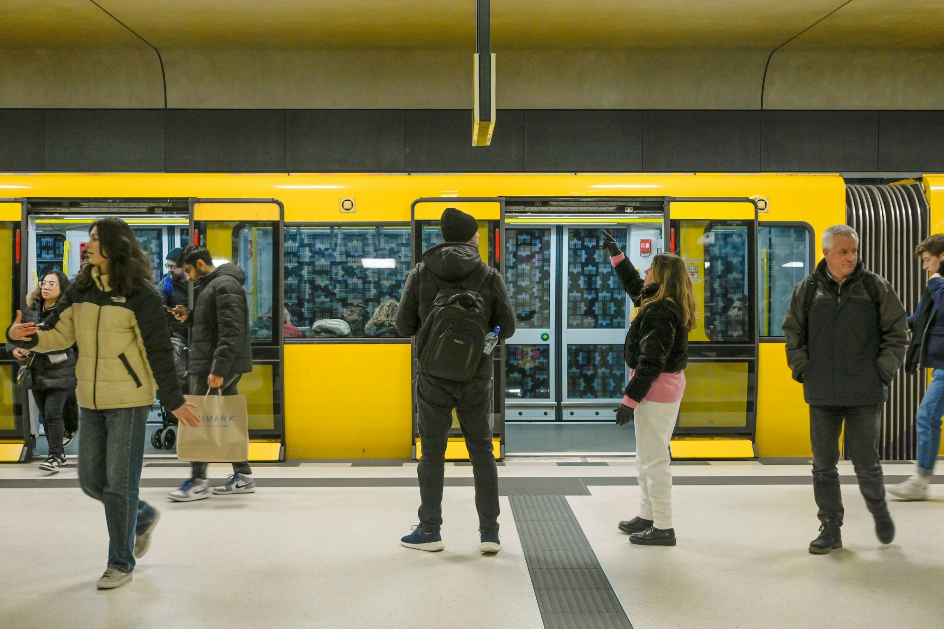 Die Benutzung der U-Bahn ist für Konstantin durch Auswendiglernen der Stationen und erkennen der Wortbilder der Stationsnamen möglich.