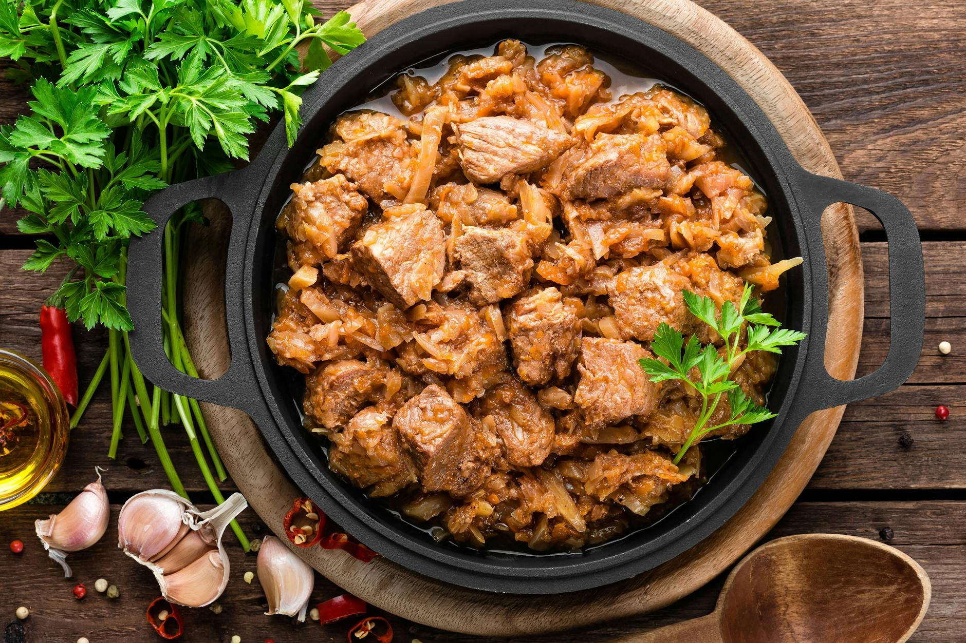 Der Sauerkrautgulasch nach einem Rezept von DDR-TV-Koch Kurt Drummer.